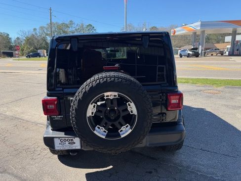 Used 2018 Jeep Wrangler Unlimited Sahara w/ LED Lighting Group image 7