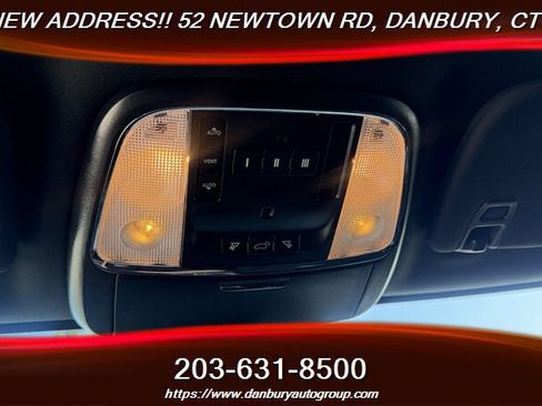 Used 2019 Jeep Grand Cherokee Laredo AWD/4WD image 23