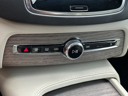 Certified 2023 Volvo XC90 T8 Ultimate image 27