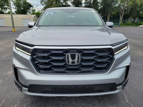 Used 2025 Honda Pilot EX-L image 2