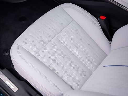New 2026 Cadillac Lyriq Luxury w/ LPO, Floor Liner Package AWD/4WD image 15