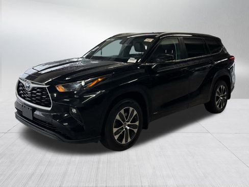 Used 2023 Toyota Highlander XLE image 7