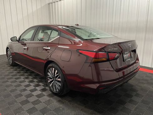 Used 2025 Nissan Altima 2.5 SV FWD image 2