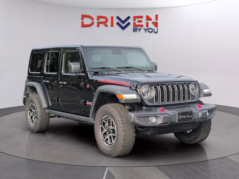 Used 2025 Jeep Wrangler Unlimited Rubicon AWD/4WD image 7