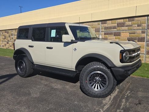 New 2026 Ford Bronco Outer Banks w/ Sasquatch Package AWD/4WD image 18
