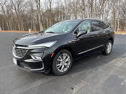 Used 2024 Buick Enclave Essence w/ Experience Buick Package image 4