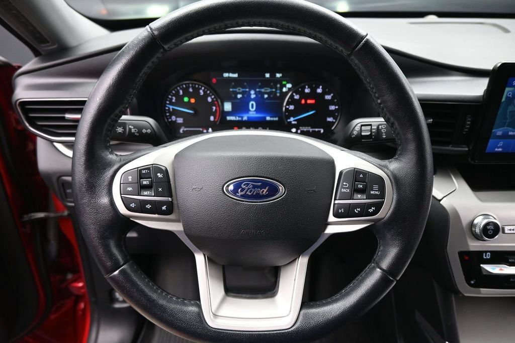 Used 2021 Ford Explorer XLT w/ Equipment Group 202A RWD image 11