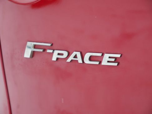 Used 2018 Jaguar F-PACE Premium image 12