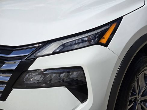 Used 2024 Nissan Rogue S AWD/4WD image 5