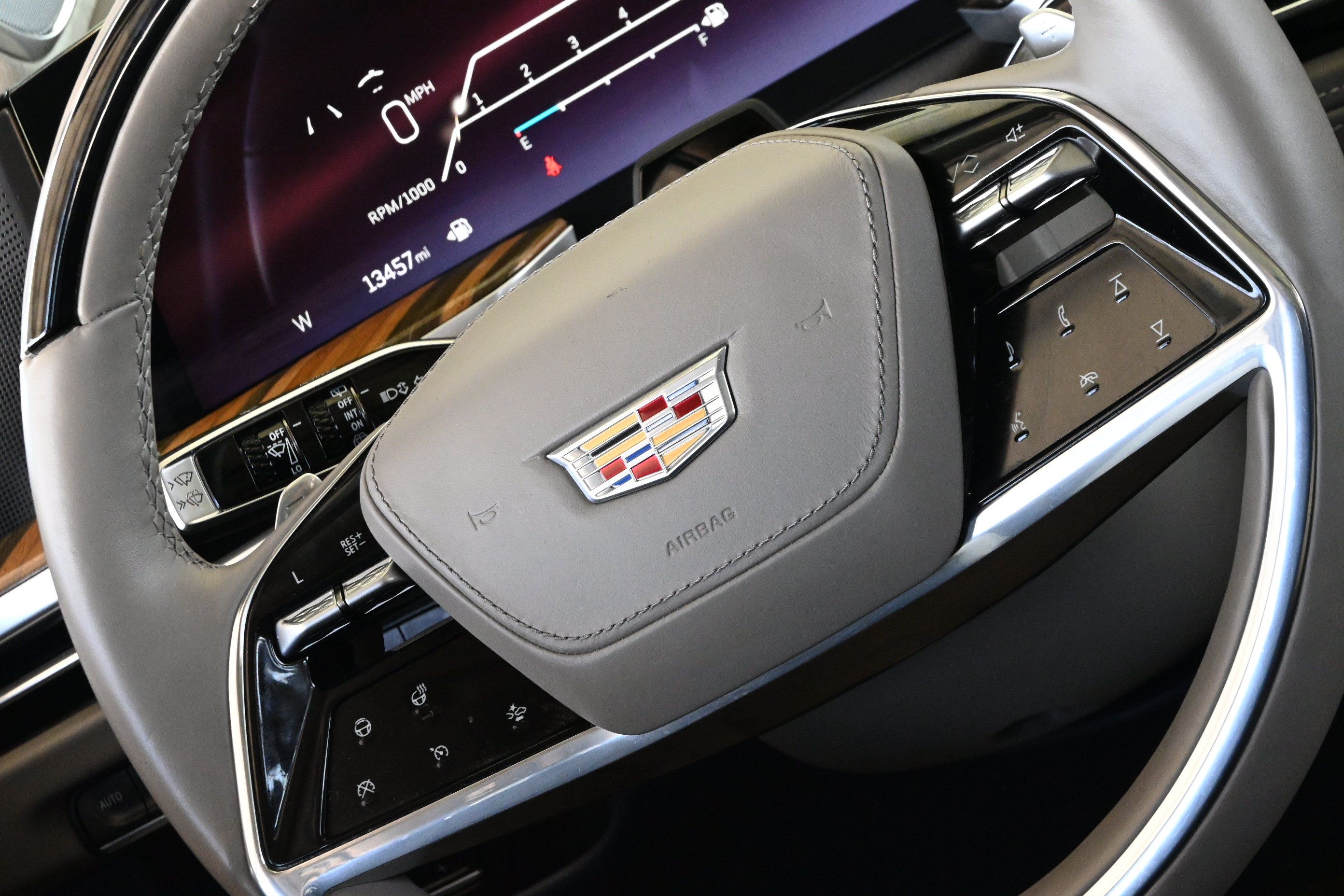 Used 2025 Cadillac Escalade Sport Platinum AWD/4WD image 33