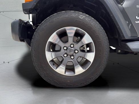 Used 2019 Jeep Wrangler Unlimited Sahara w/ Cold Weather Group AWD/4WD image 28