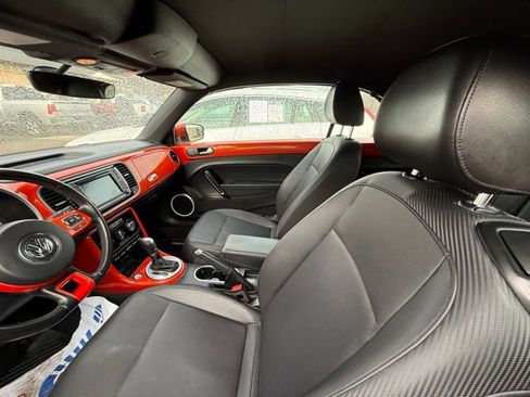 Used 2018 Volkswagen Beetle 2.0T S w/ Style & Comfort Package image 10