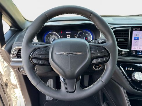 Used 2025 Chrysler Pacifica Limited FWD image 27