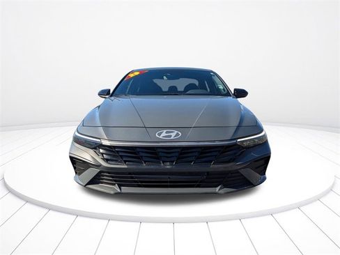 Used 2025 Hyundai Elantra Sport image 13