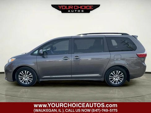 Used 2018 Toyota Sienna XLE image 2
