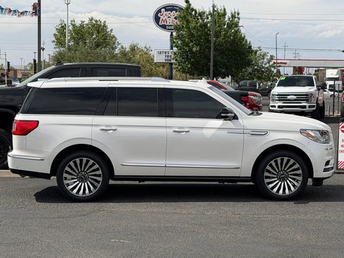 Used 2018 Lincoln Navigator Reserve w/ Technology Package AWD/4WD image 3