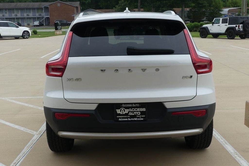 Used 2024 Volvo XC40 B5 Plus AWD/4WD image 4