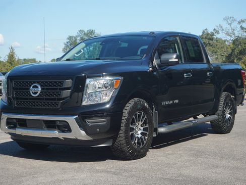 Used 2020 Nissan Titan SV w/ SV Convenience Package image 5