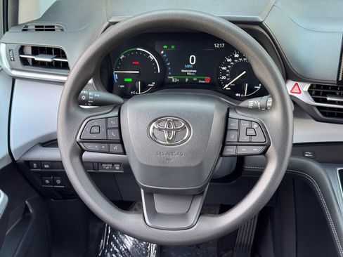 Used 2026 Toyota Sienna LE AWD/4WD image 19