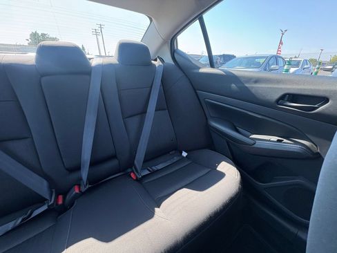 Used 2024 Nissan Altima 2.5 SV FWD image 37
