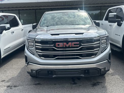Used 2025 GMC Sierra 1500 SLT RWD image 2