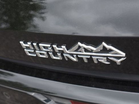New 2025 Chevrolet Traverse High Country w/ LPO, Floor Liner Package FWD image 20