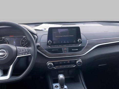 Used 2025 Nissan Altima 2.5 SV FWD image 7