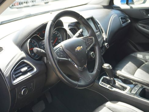 Used 2017 Chevrolet Cruze Premier FWD image 17