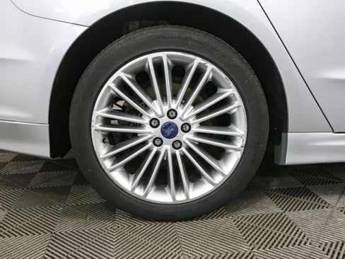 Used 2014 Ford Fusion SE w/ Equipment Group 202A FWD image 15