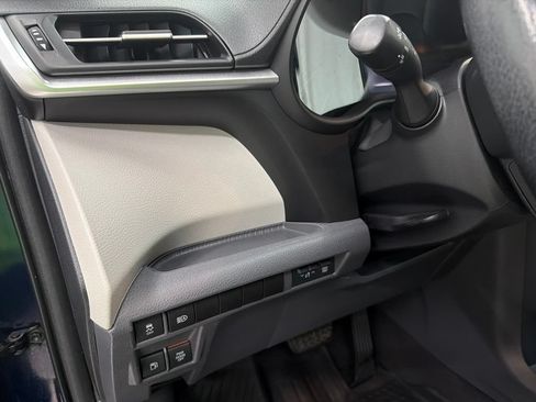 Used 2021 Toyota Sienna XLE FWD image 21