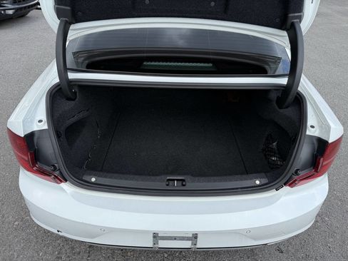 Used 2017 Volvo S90 T6 Momentum w/ Vision Package image 26