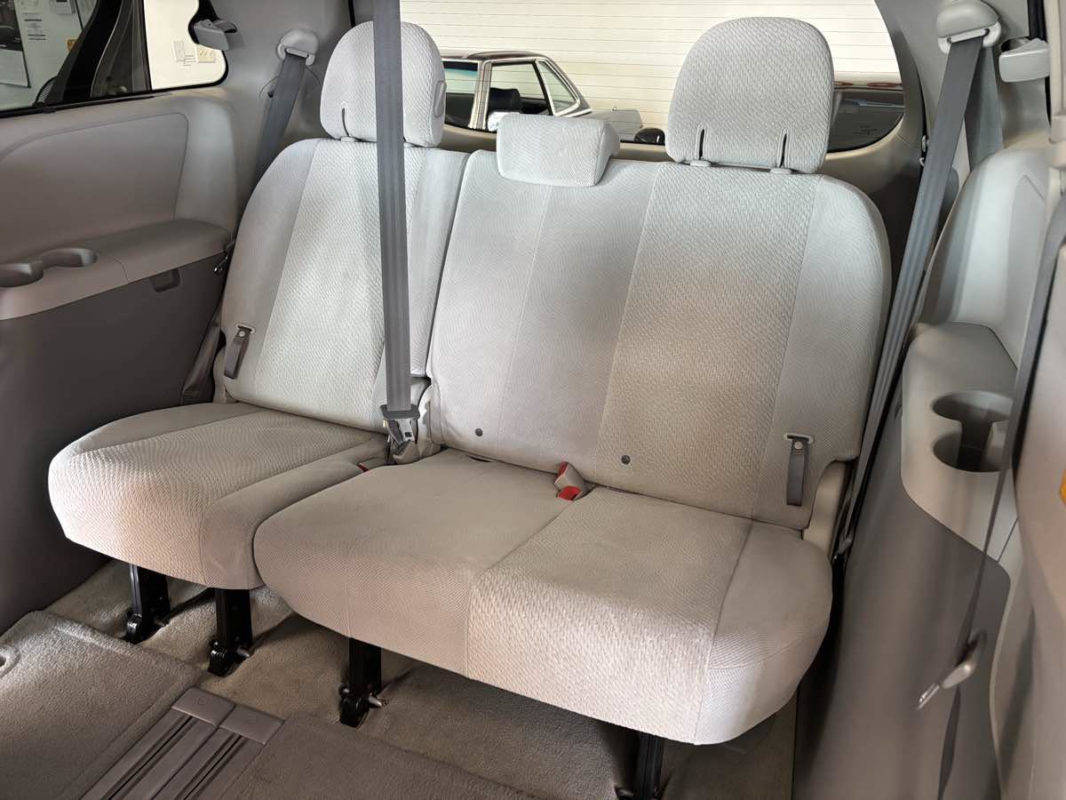 Used 2011 Toyota Sienna LE FWD image 20