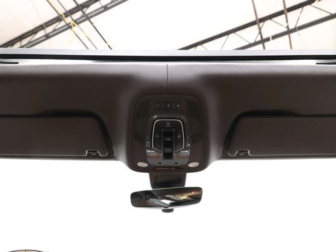 Used 2018 Bentley Bentayga AWD/4WD image 45