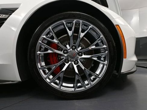 Used 2018 Chevrolet Corvette Z06 RWD image 17