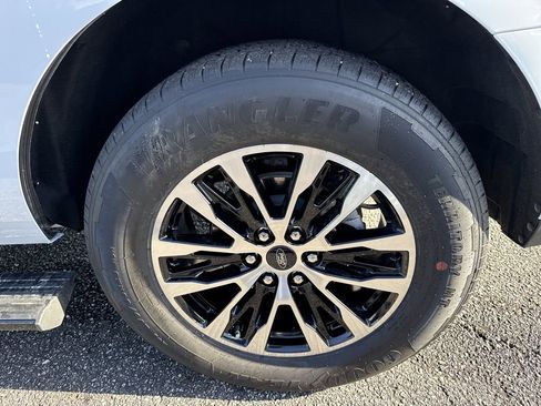 Used 2025 Ford Expedition Platinum image 20