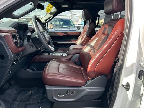 Used 2023 Ford Expedition Limited image 6