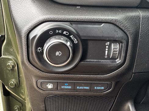 Used 2023 Jeep Wrangler Unlimited Rubicon 4xe w/ Safety Group AWD/4WD image 24