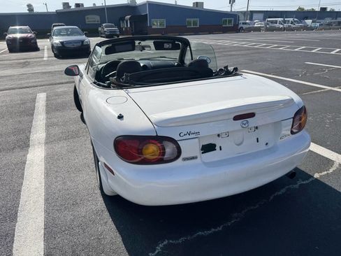 Used 2000 MAZDA MX-5 Miata RWD image 5