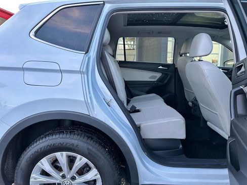 Used 2018 Volkswagen Tiguan SE w/ Panoramic Sunroof Package image 18