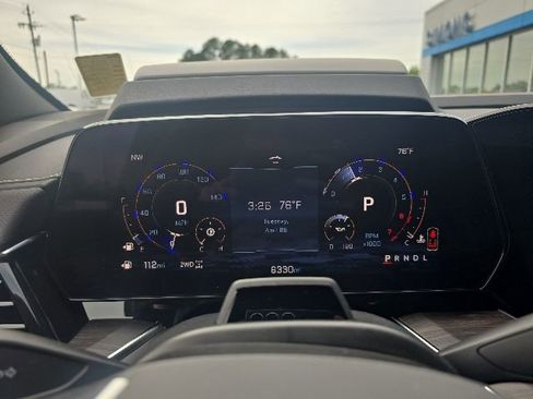 Used 2025 Chevrolet Suburban Premier AWD/4WD image 13