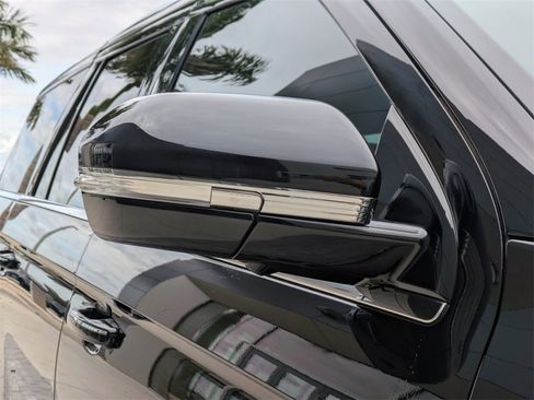 Certified 2024 Lincoln Navigator Reserve image 12