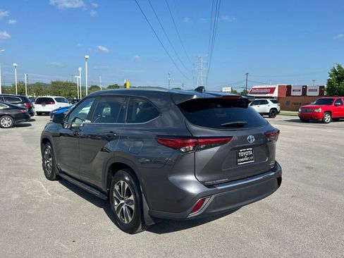 Used 2023 Toyota Highlander XLE AWD/4WD image 5