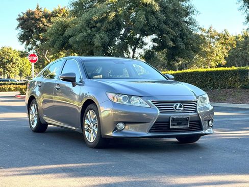 Used 2013 Lexus ES 300h w/ Luxury Pkg image 8
