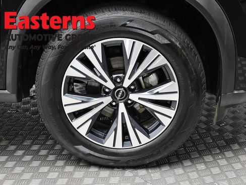 Used 2023 Nissan Rogue SV image 30