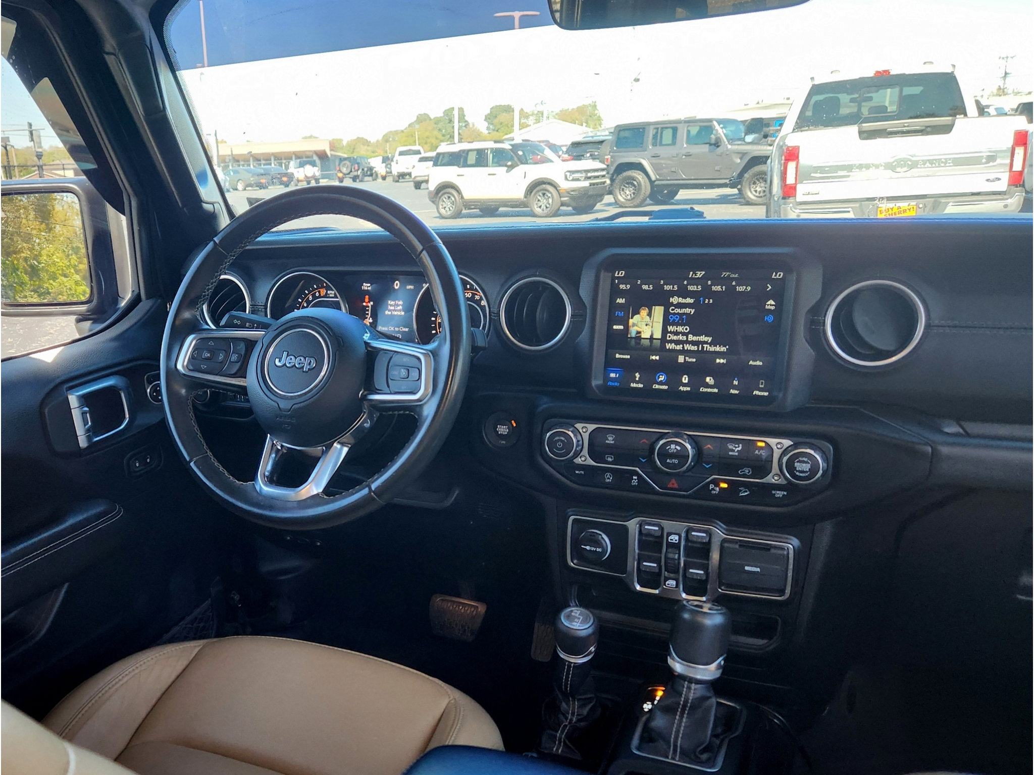 Used 2019 Jeep Wrangler Unlimited Sahara AWD/4WD image 24