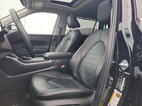 Certified 2024 Toyota Highlander XLE image 21