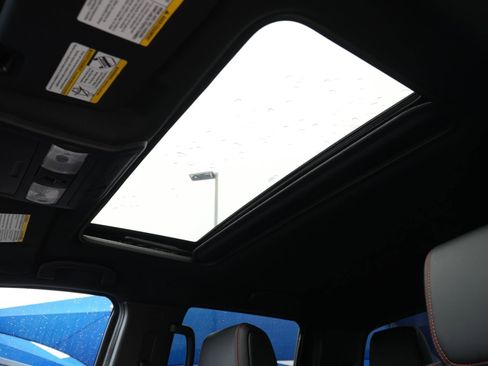 Used 2024 Nissan Frontier PRO-4X w/ Pro Premium Package image 18