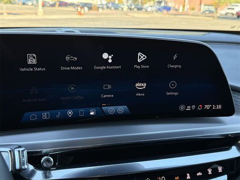 Used 2025 Cadillac Lyriq Luxury image 16