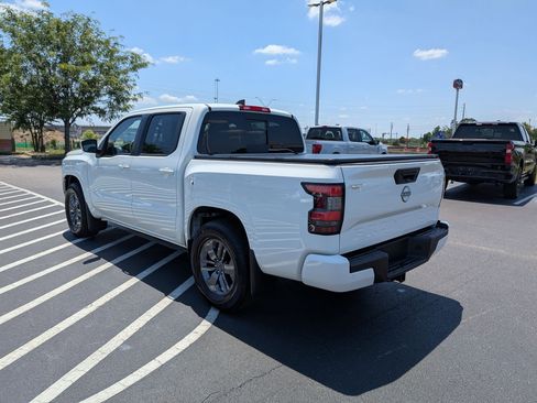 Used 2025 Nissan Frontier SV w/ SV Convenience Package RWD image 5