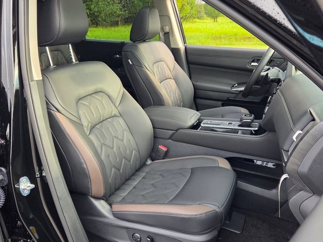New 2026 Nissan Pathfinder Platinum FWD image 18